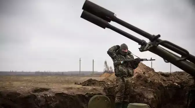 "Невъзможно е да ги съборим": Русия прилага нова, по-опасна тактика с дронове срещу Украйна