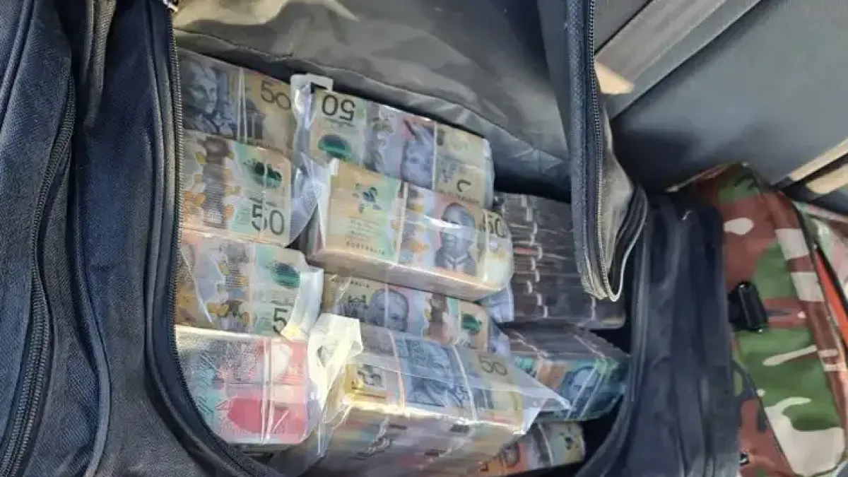 Огромен удар: Спипаха украинци с $1,4 млн., скрити по телата им на румънската граница