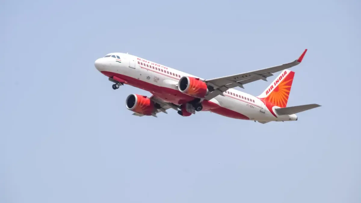 Нов инцидент със самолет на "Air India", този път в Хонконг