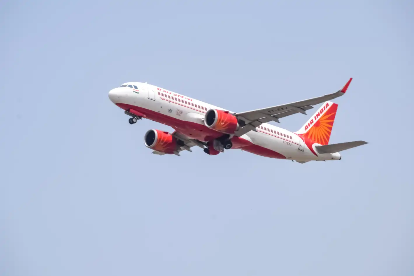 Нов инцидент със самолет на "Air India", този път в Хонконг