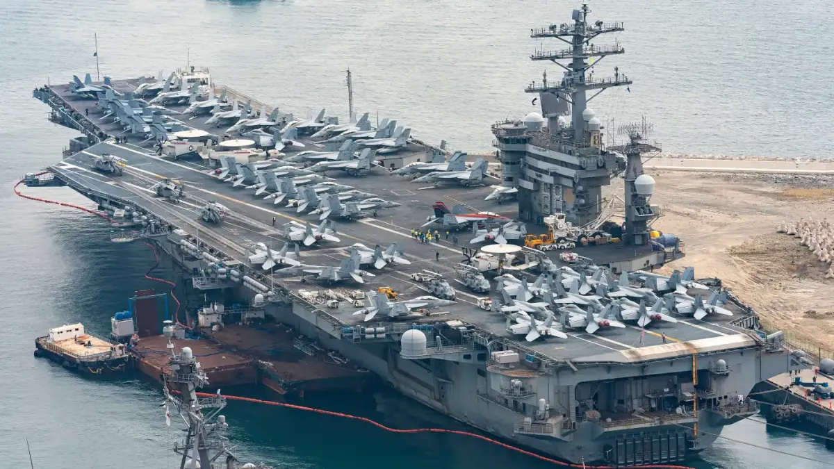 USS Nimitz - един от най-големите самолетоносачи на Щатите, се насочва към Близкия изток