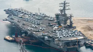 USS Nimitz - един от най-големите самолетоносачи на Щатите, се насочва към Близкия изток