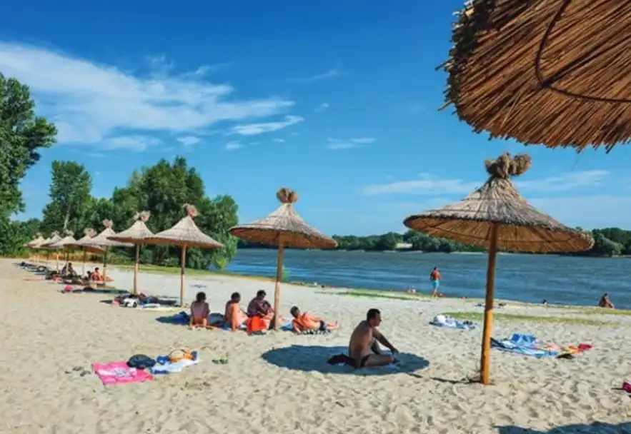 Най-красивият плаж на Дунав: Топла вода, плитък и чист - покрай него море не ви трябва!