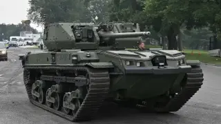 US армията представи бойния робот Ripsaw M5 на парада във Вашингтон Видео