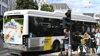 Кърваво нападение срещу автобус, един убит и двама ранени Видео