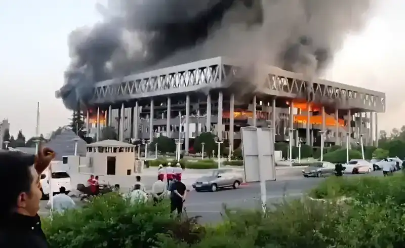 Ново видео показа ударената иранска телевизия отвън, Техеран с отговор