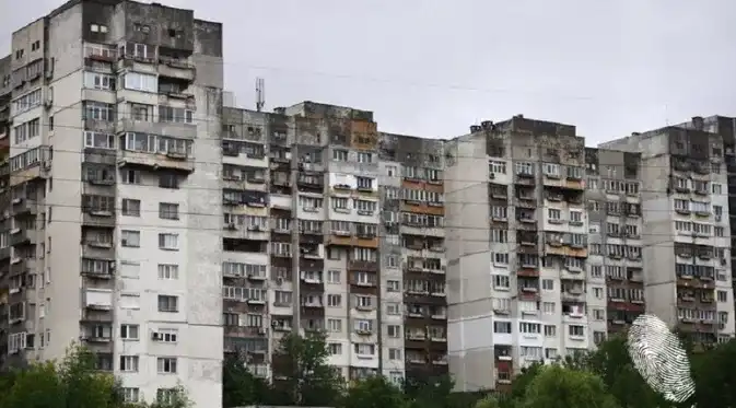 Цял блок в столичен квартал под денонощен тормоз, домоуправителят дори...