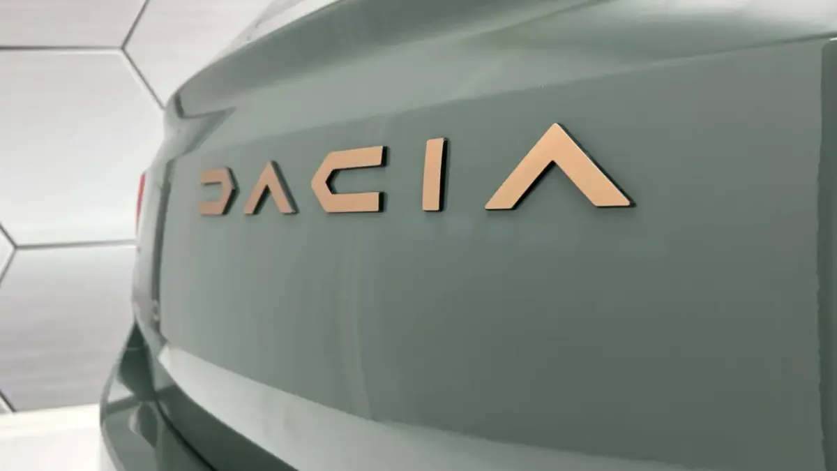 Всички я очакват: Какво ще представлява новата Dacia Sandero?