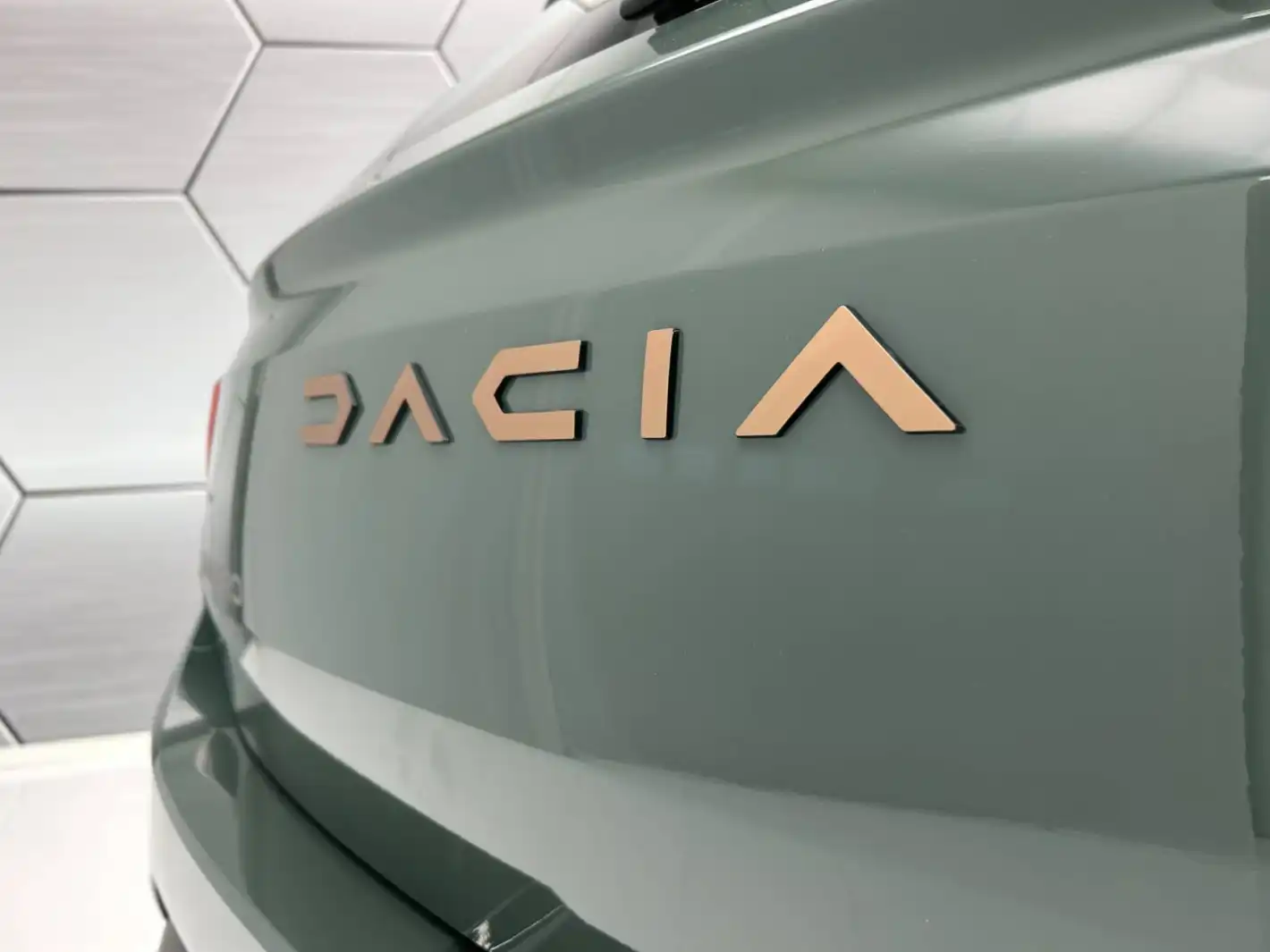 Всички я очакват: Какво ще представлява новата Dacia Sandero?