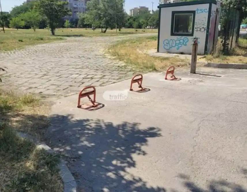Край на стенанията: Затвориха паркинг в Пловдив, използван за проституция