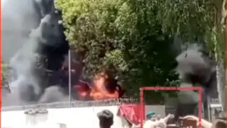 Ново видео показва как единственият оцелял от катастрофата в Индия излиза от горящия самолет
