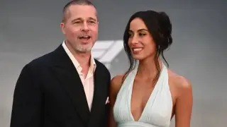 61-г. Брад Пит показа 32-г. си приятелка, за която иска да се ожени Снимки