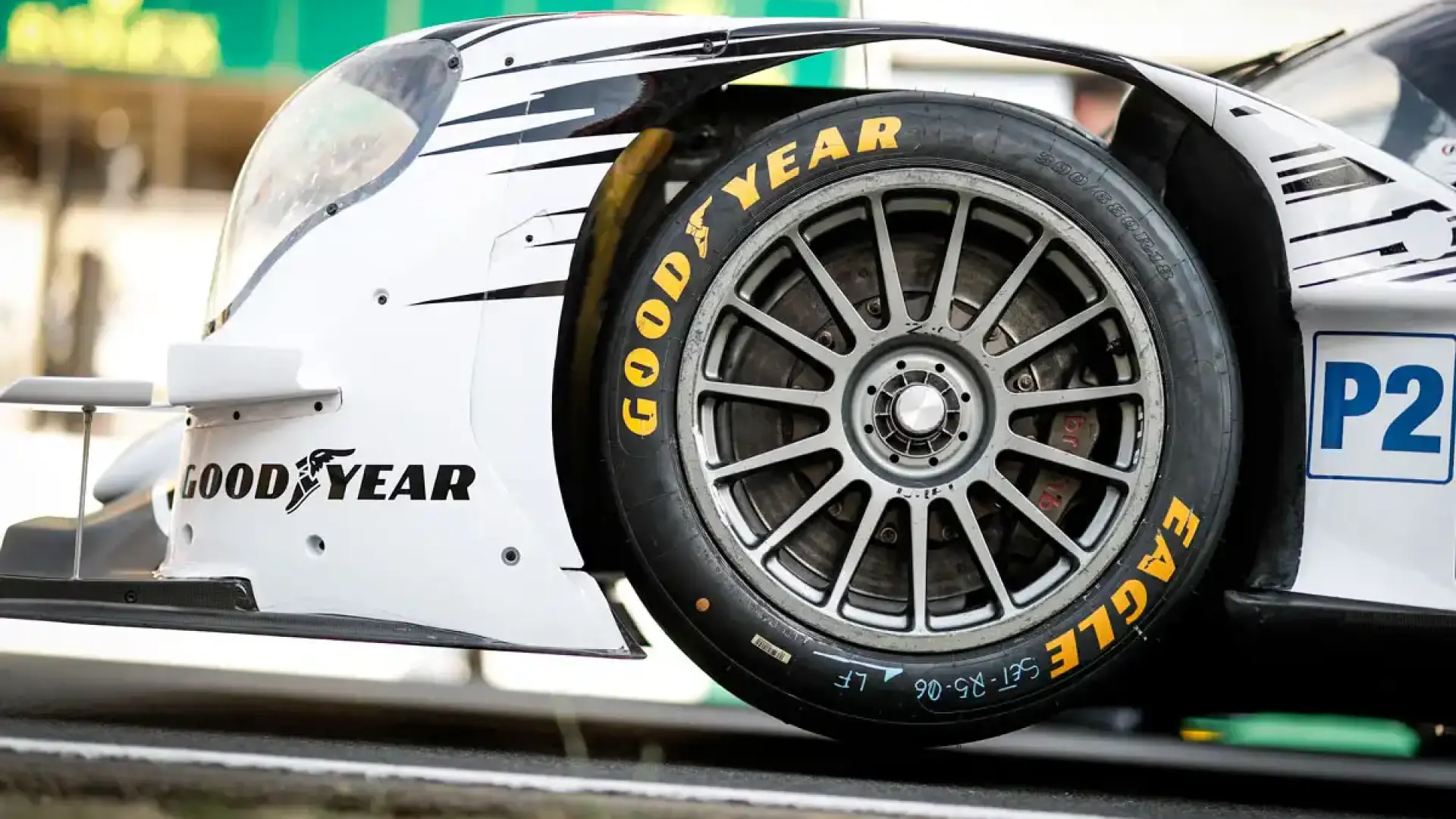 Урок по автоистория: Тази гума е легенда на състезателните писти по целия свят