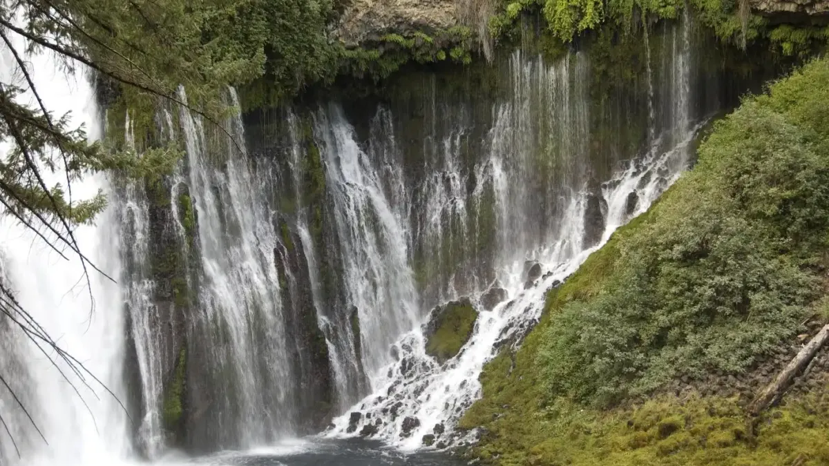 Този водопад е осмото чудо на света, хората не могат да му се нарадват