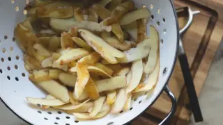 Вижте колко полезни могат да са картофените обелки
