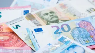 Важни документи се обръщат от лева в евро, засяга хиляди българи