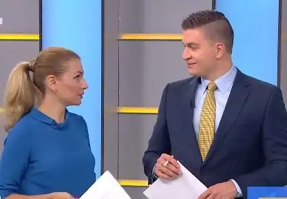 Водеща на БНТ се възмути в ефир, колегата ѝ напипа...