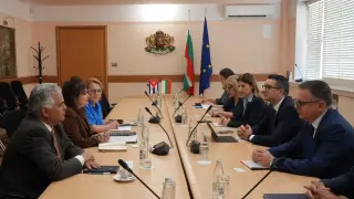 Министър Дилов и кубинският посланик у нас обсъдиха възможности за  задълбочаване на икономическото партньорство