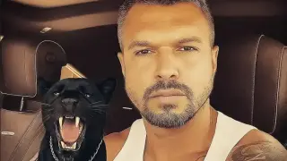 Звярът от Шумен вече и в "Уикипедия", гушна се с Божинката