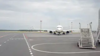 Инцидент на летище София разкрива "каша" в авиацията: Пътуването е лотария