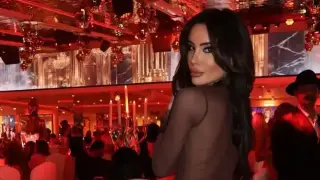 Щерката на Фатик се съблече и изплаши всички с липсата на гърди Снимки