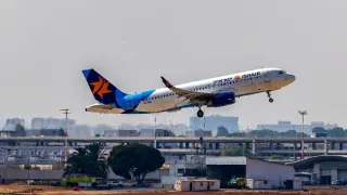 Войната слага край на почивките? Голяма авиокомпания спира всички полети, ето какво се случва с билетите ви