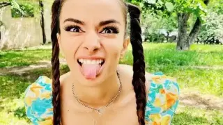 Изи от "Хелс китчън" показа сочно дупе от плажа в Гърция Снимки