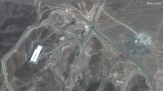Сателитни снимки показват щетите от US удара по подземния ядрен обект във Фордо
