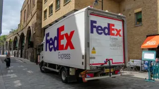 Светът потъна в скръб: Почина основателят на FedEx