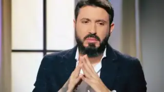 Ошушкаха Мартин Елвиса с тесте глоби за... Снимки