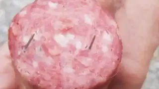 Опасна находка: Кърфици стърчат от салам край детска градина и училище в София Снимка