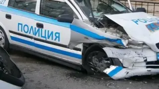 Карък: Шофьор се заби в патрулка на ключов столичен булевард