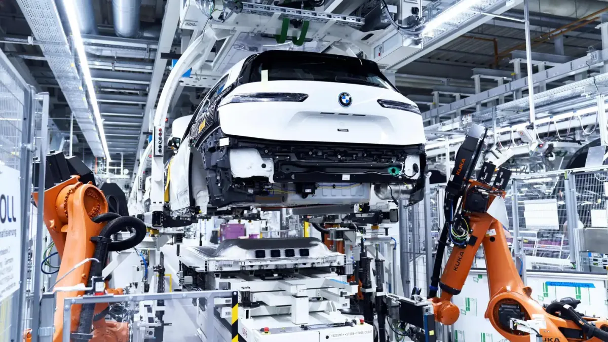 Феновете на BMW не вярват: От какво ще правят любимите ни коли?