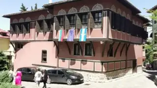 Ужасяващи пукнатини разцепиха една от най-известните възрожденски къщи в Пловдив