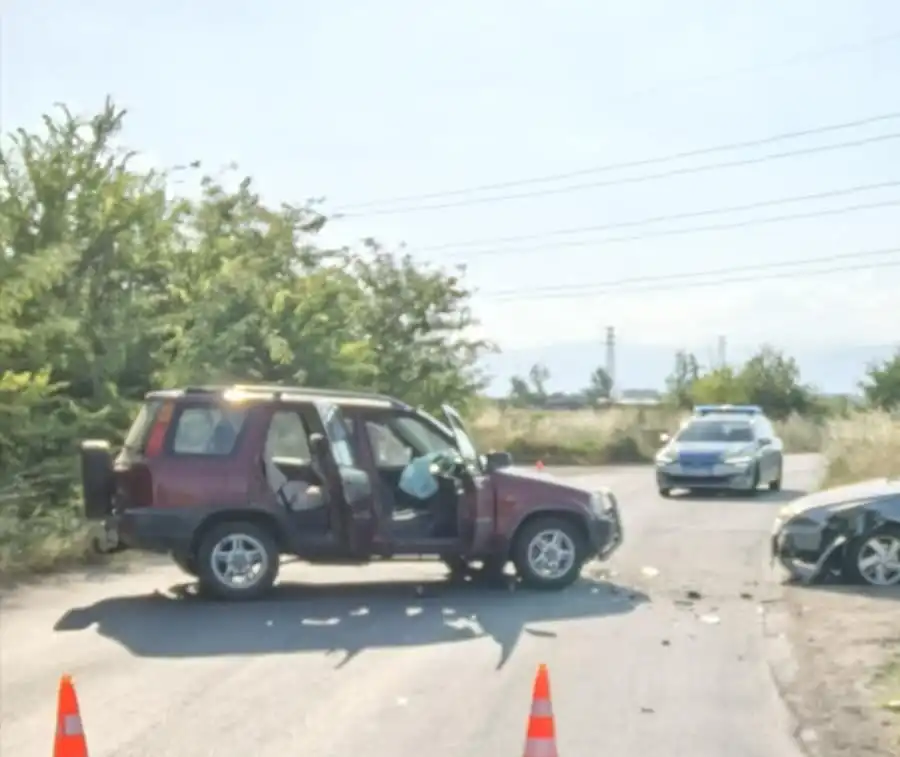 Поредна катастрофа прати жена и две деца в болница