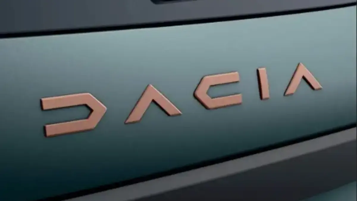Автошпионите заснеха обновената Dacia Sandero по европейските пътища Снимки