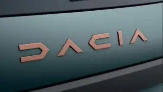 Автошпионите заснеха обновената Dacia Sandero по европейските пътища Снимки