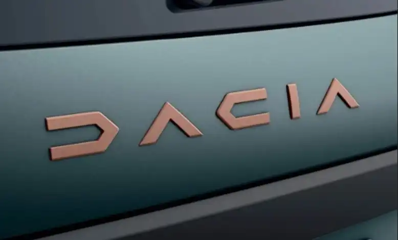 Автошпионите заснеха обновената Dacia Sandero по европейските пътища Снимки