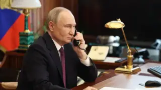 „Радиото на Страшния съд“ на Путин внезапно започна да излъчва странни съобщения и ядрени кодове