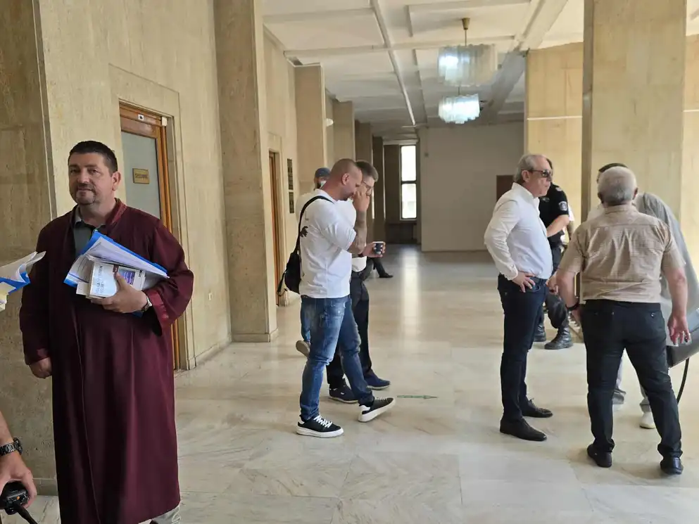 Скандален свещеник, работил за вдовицата на бай Миле, отложи делото за стрелбата срещу Митьо Очите