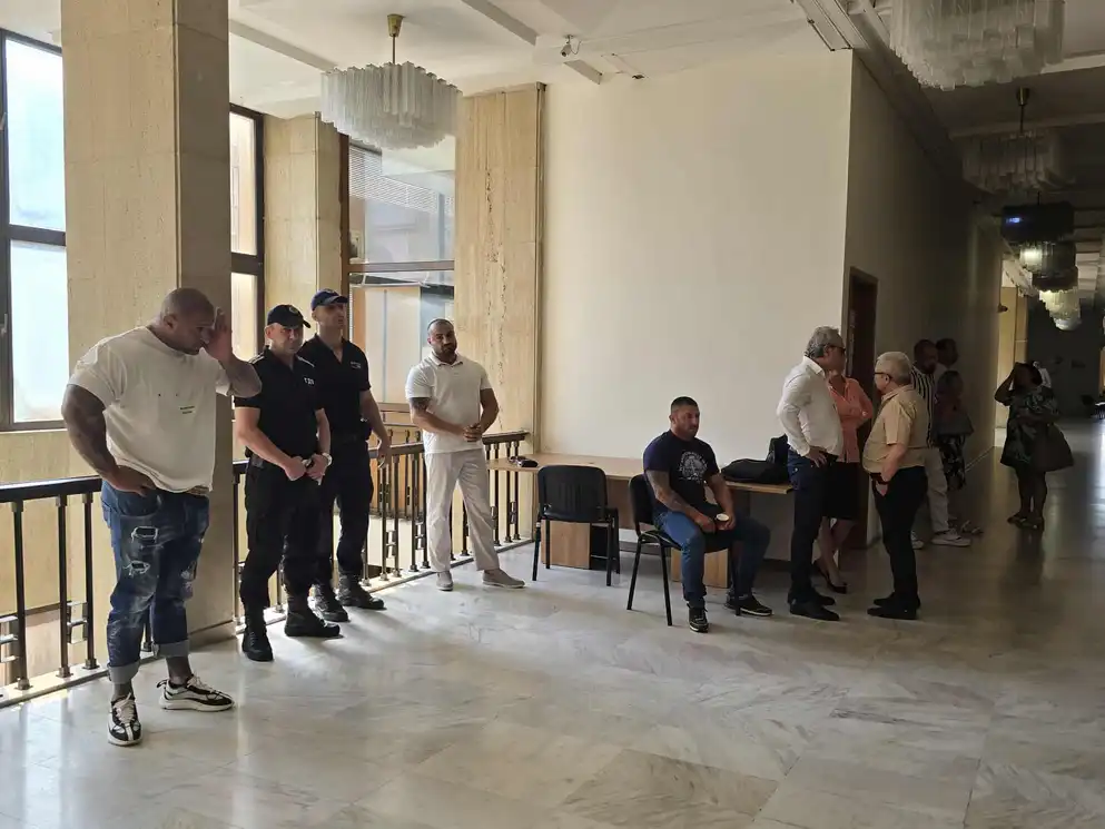 Скандален свещеник, работил за вдовицата на бай Миле, отложи делото за стрелбата срещу Митьо Очите