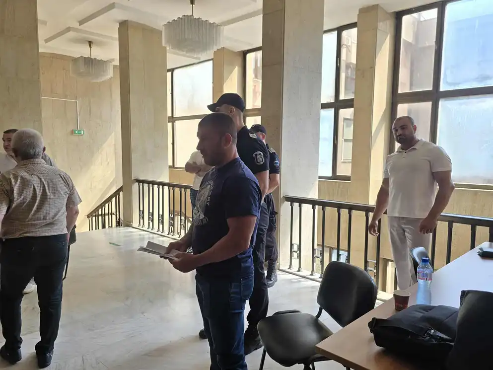 Скандален свещеник, работил за вдовицата на бай Миле, отложи делото за стрелбата срещу Митьо Очите