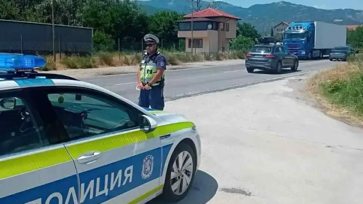 Брутална тапа край Кресна, напълни се с полиция, за да... Снимки