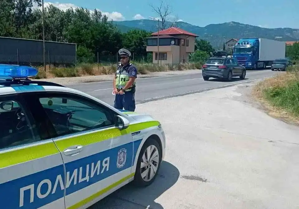 Брутална тапа край Кресна, напълни се с полиция, за да... Снимки