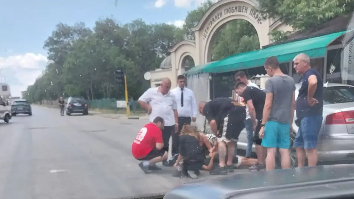 Първо в БЛИЦ! Кървав инцидент на входа на Централните софийски гробища