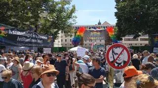 Прайдът в Унгария започна мощно напук на Орбан, организаторите говорят за България Видео