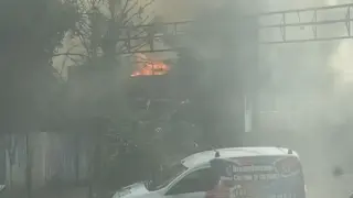 Бистро "Парадайс" в София е изпепелено! Близо 20 огнеборци гасят Снимки