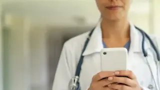 Бъдещето е тук: Лекуват ни по телефона, но само от болницата!