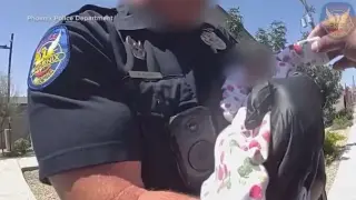 Спасиха бебе, стояло с дни в апартамент до трупа на майка си Видео