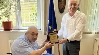 Изпълнителният директор на АХУ получи благодарствен плакет от БАРИС